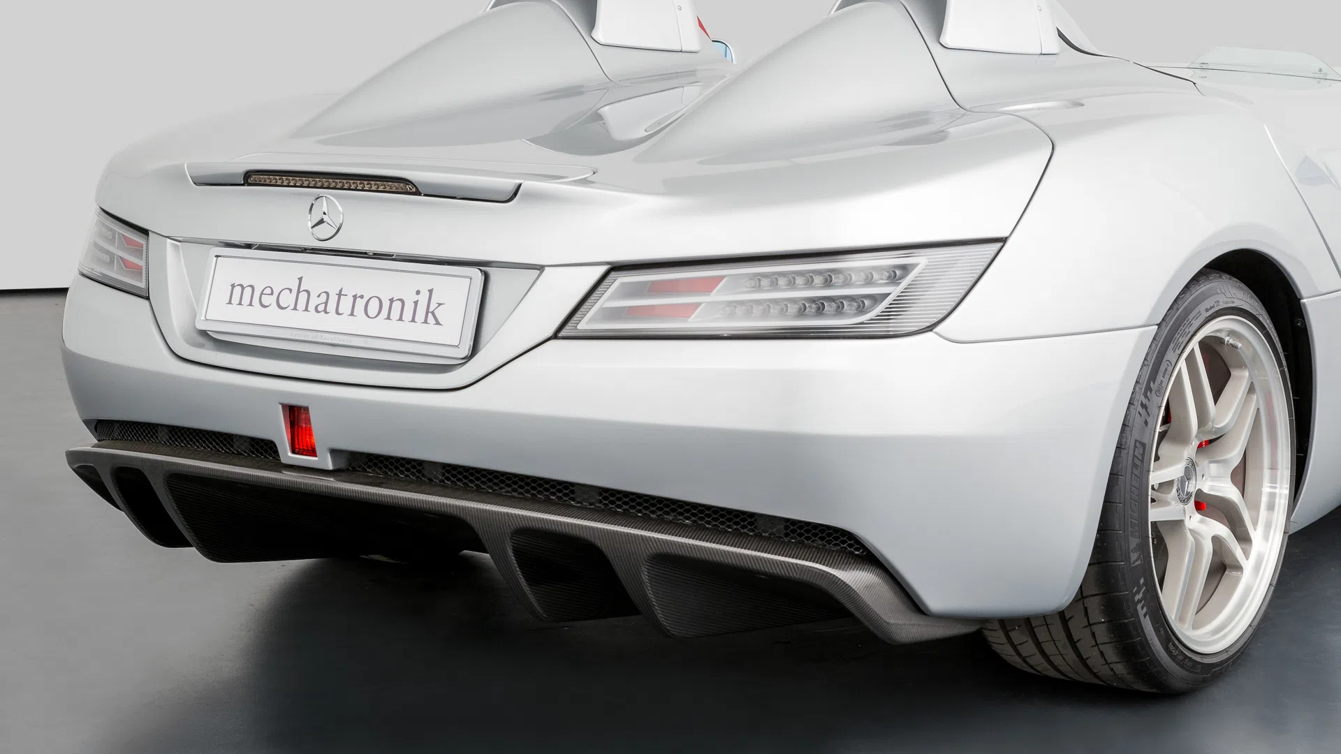 2009 Mercedes-Benz SLR McLaren Stirling Moss for sale, exterior, 977U Crystal Laurit Silver metallic