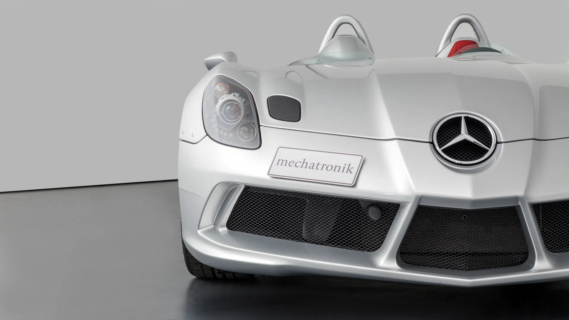 2009 Mercedes-Benz SLR McLaren Stirling Moss for sale, exterior, 977U Crystal Laurit Silver metallic