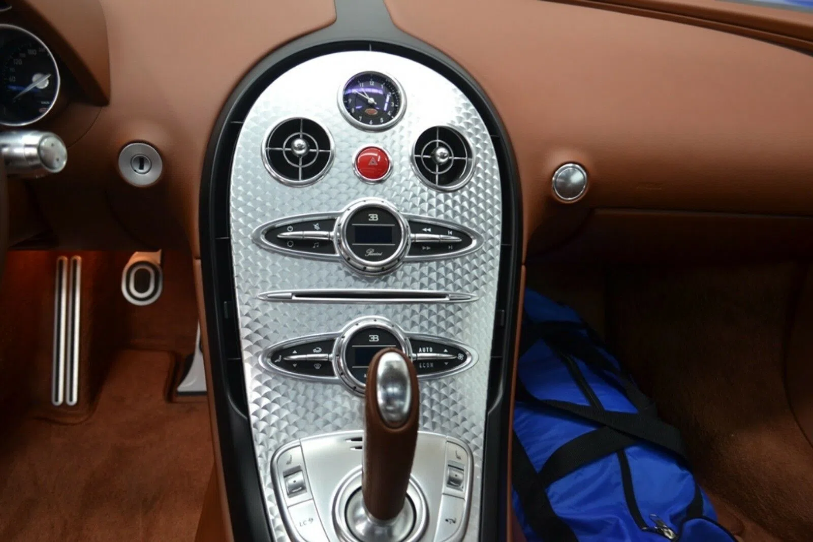 2015 Bugatti Veyron Grand Sport interior, door panel, Braun