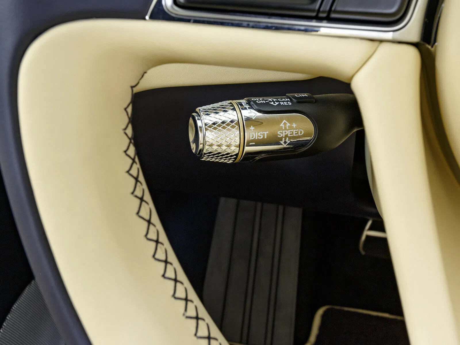 2019 Bentley Continental GTC interior, center console, Brown