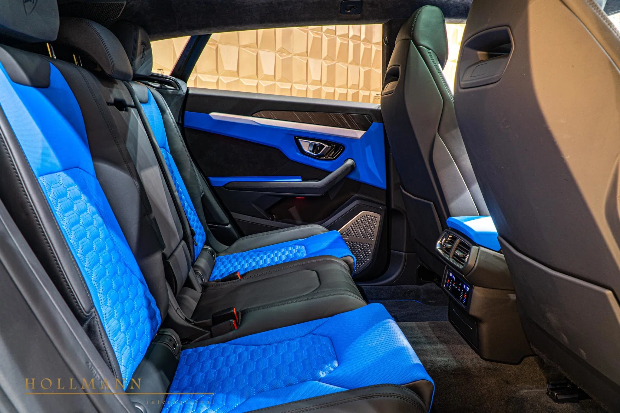 2020 Mansory Urus Venatus interior, seats, Nero Ade / Blu Amon