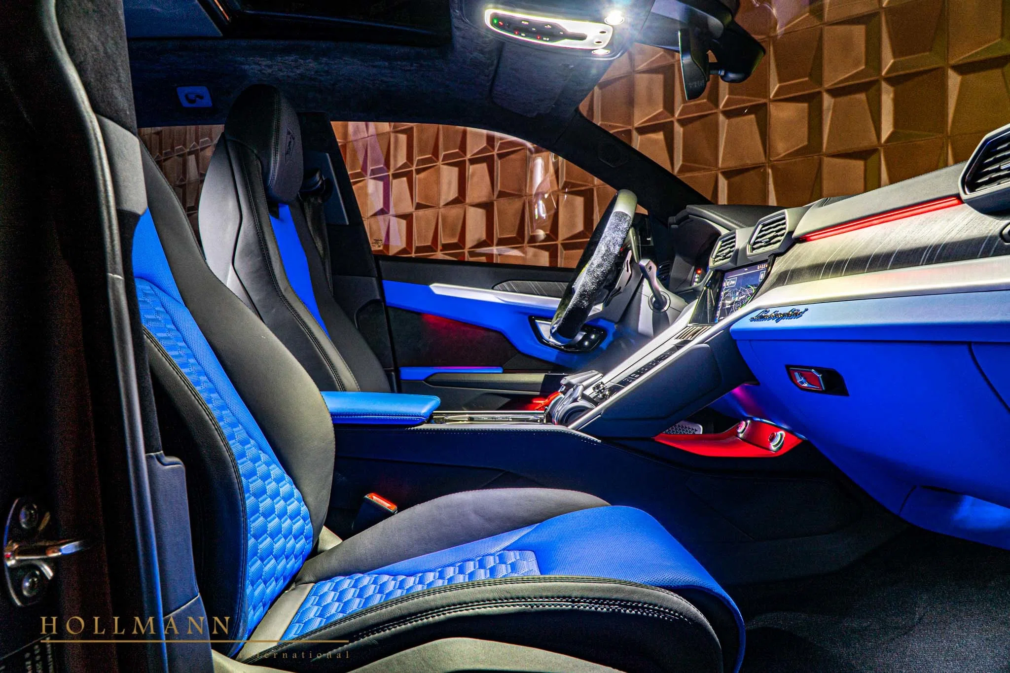 2020 Mansory Urus Venatus interior, seats, Nero Ade / Blu Amon
