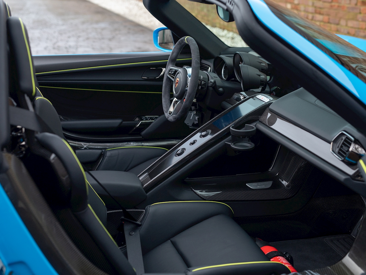 2015 Porsche 918 Spyder, 3/6