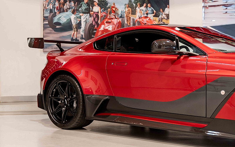 2016 Aston Martin GT12, 2/16