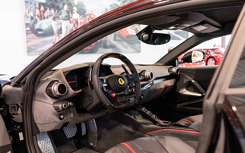 2019 Ferrari 812 Superfast LHD, 2/15