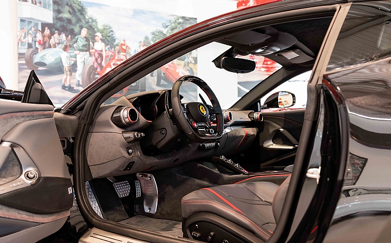 2019 Ferrari 812 Superfast LHD, 4/15
