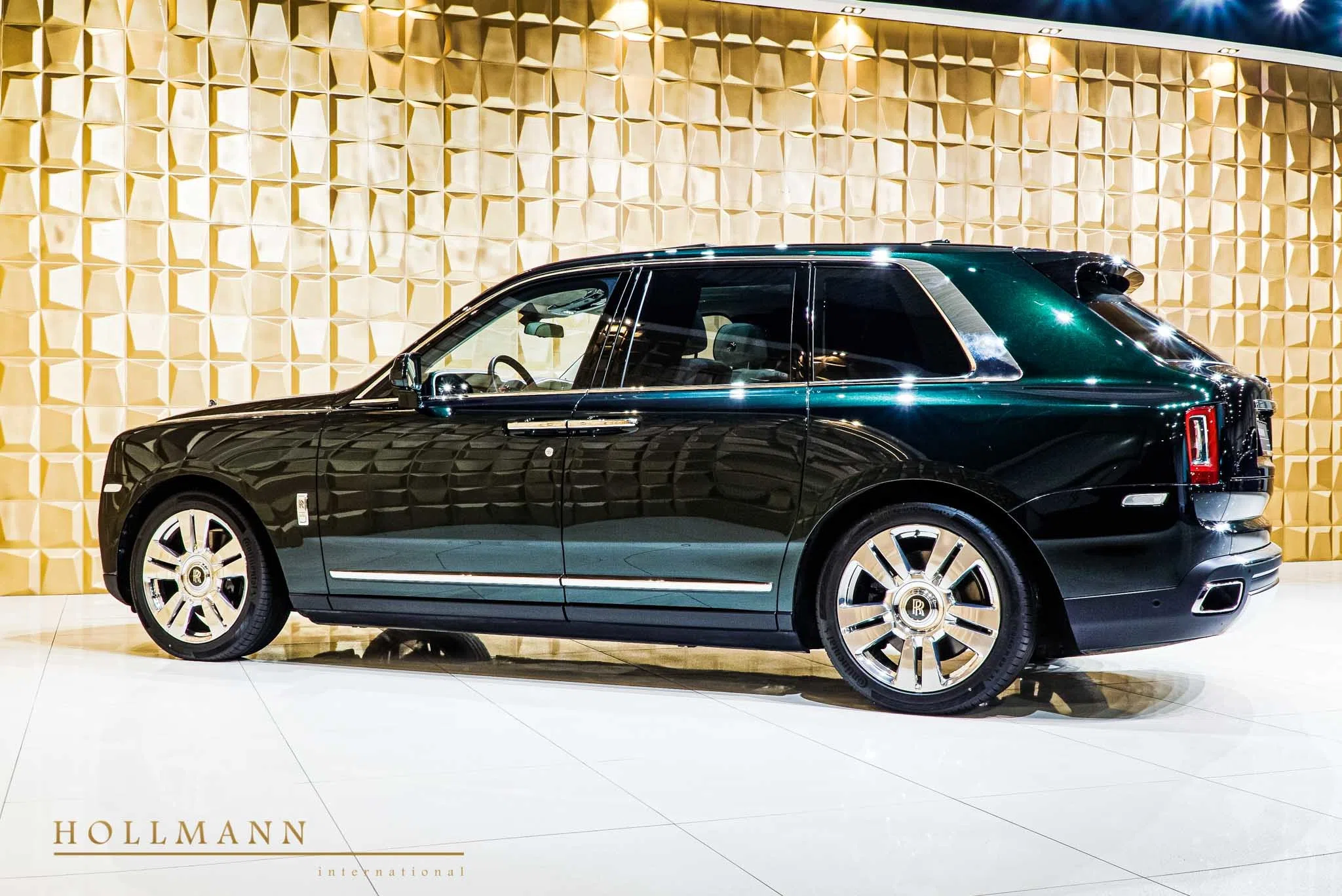 2020 Rolls-Royce Cullinan for sale, exterior, Dark Emerald
