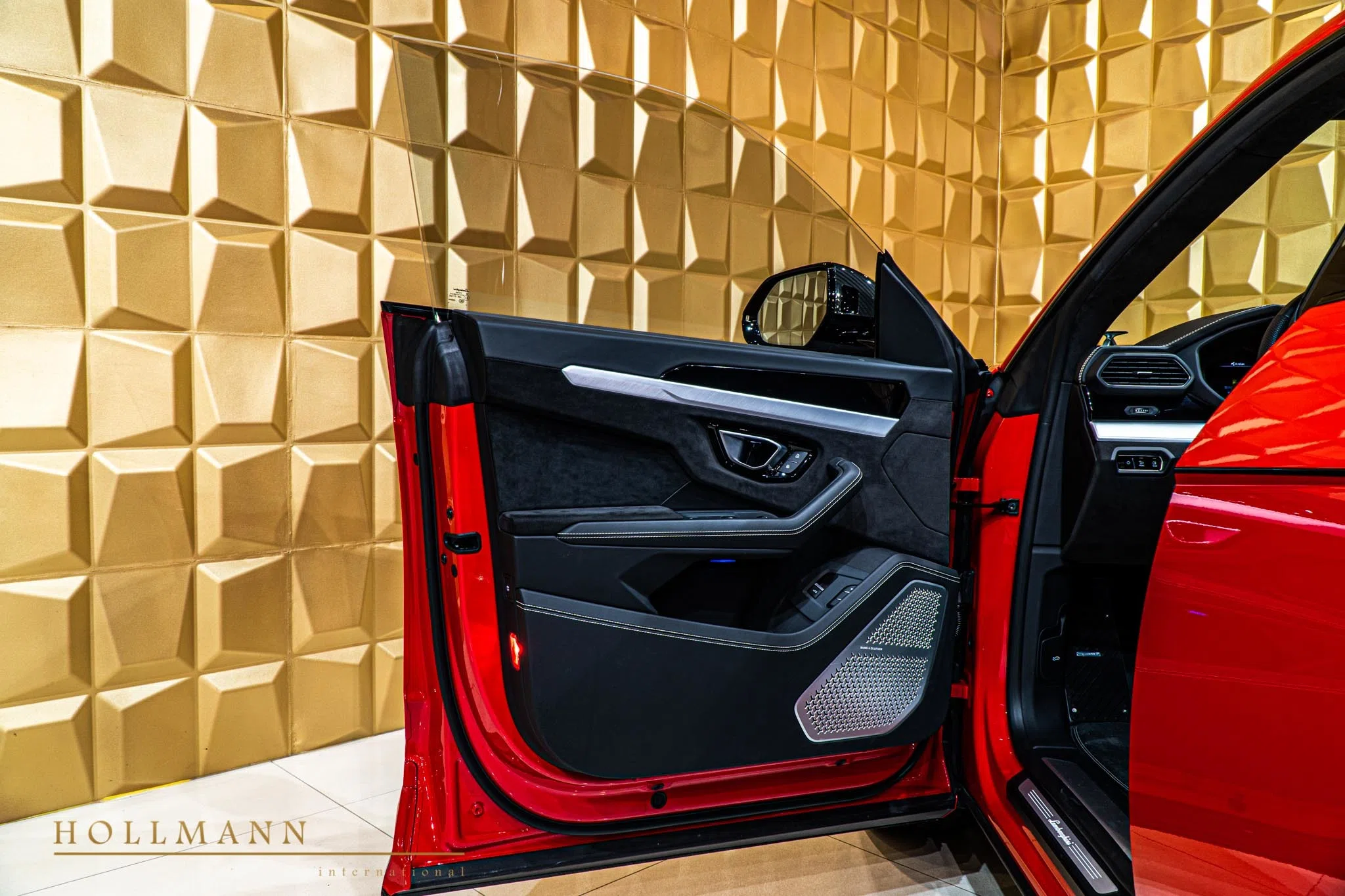 2020 Mansory Urus Venatus interior, door panel, Nero Ade