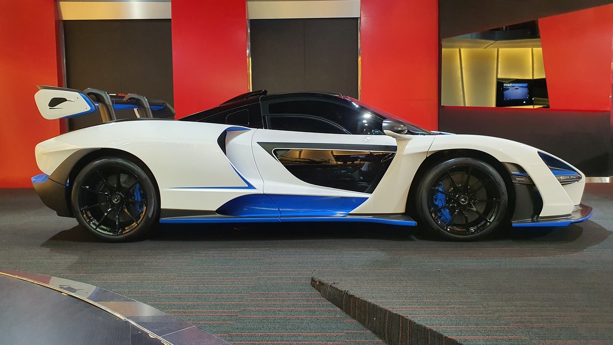 2019 McLaren Senna – 1 of 500, 13/20