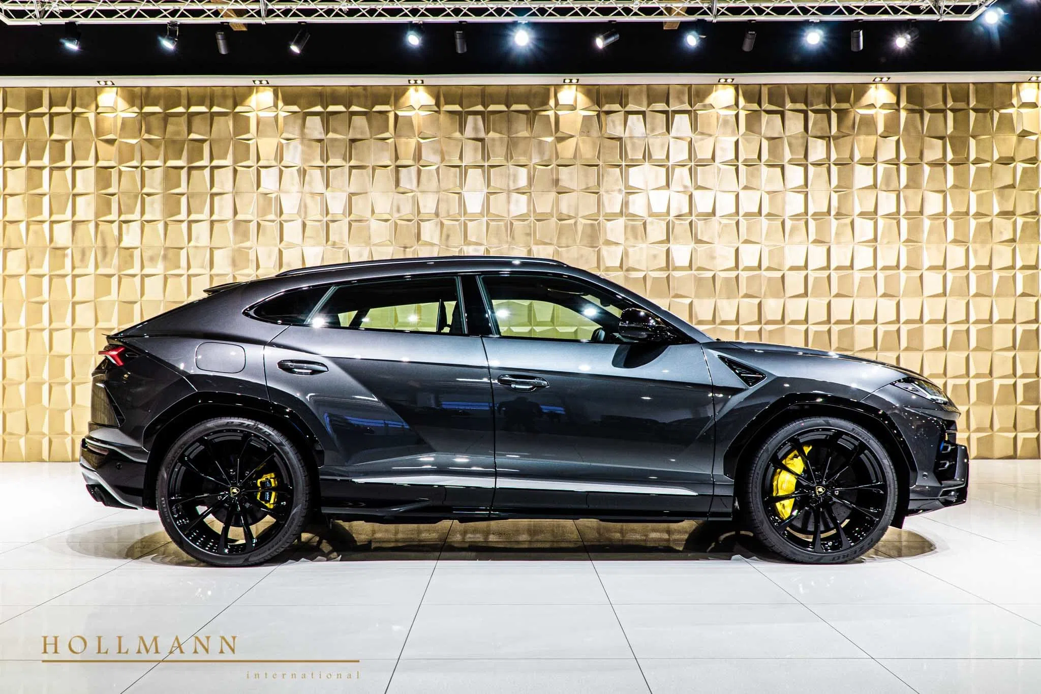 2020 Lamborghini Urus for sale, exterior, Grigio Lynx