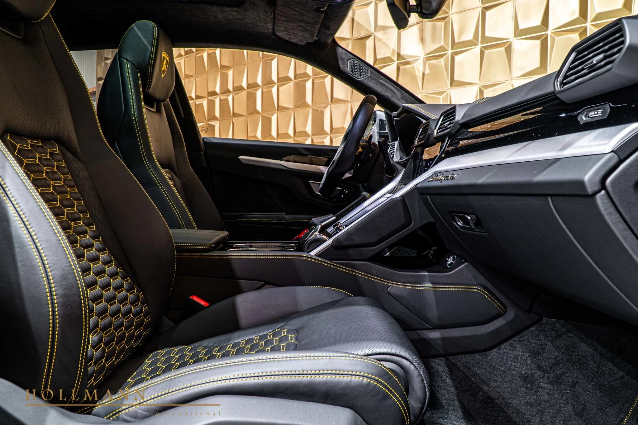 2020 Lamborghini Urus interior, seats, Nero Ade