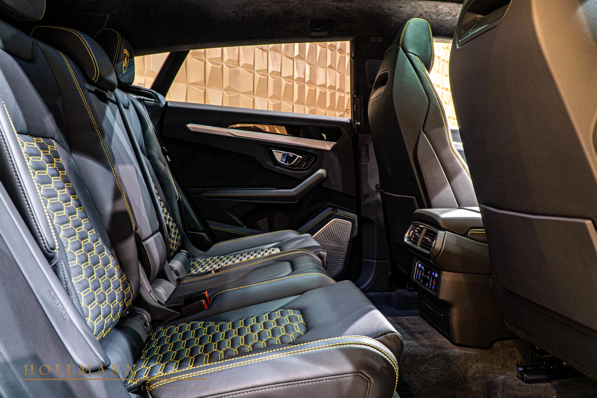 2020 Lamborghini Urus interior, seats, Nero Ade