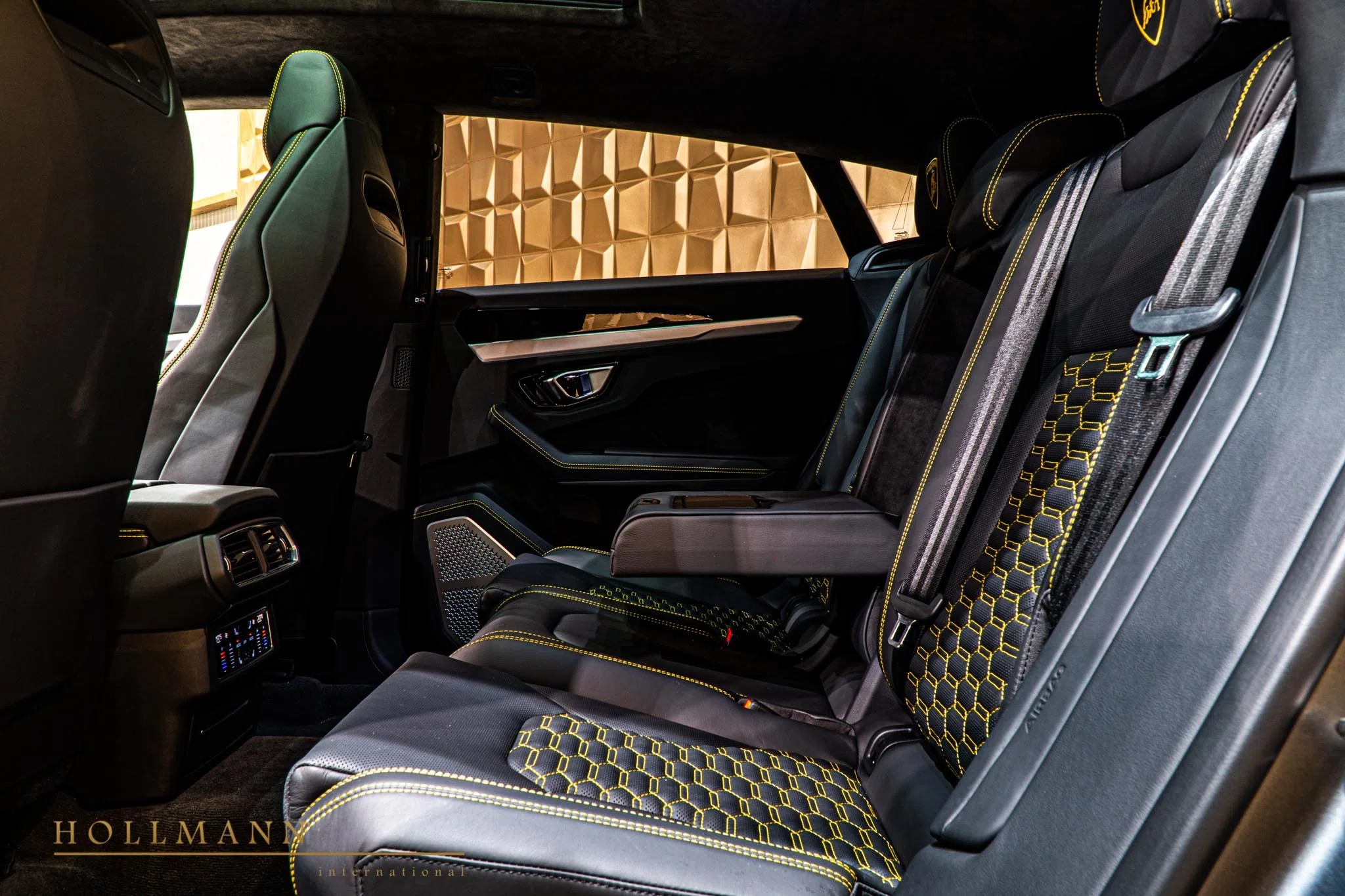 2020 Lamborghini Urus interior, seats, Nero Ade