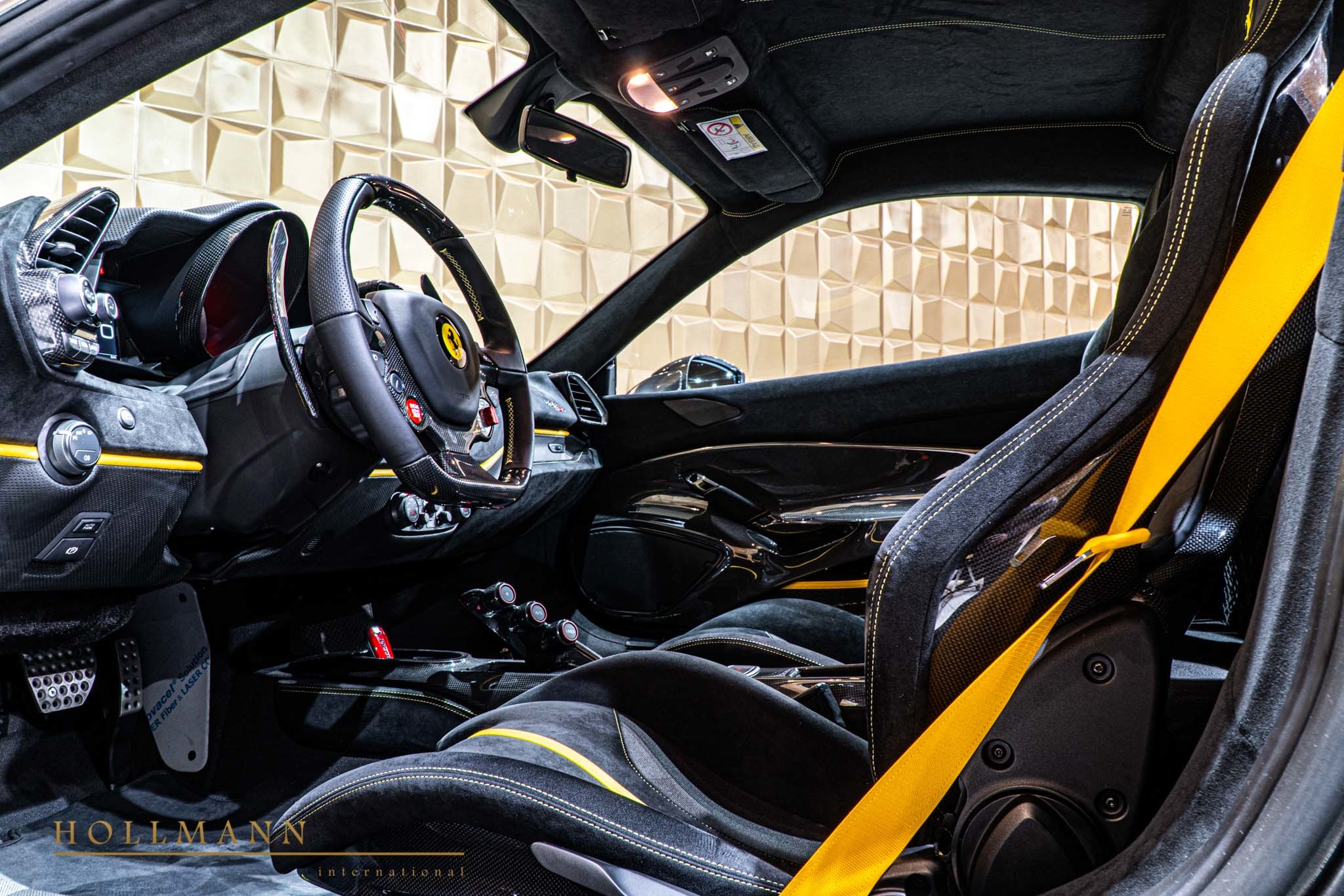 2020 Ferrari 488 Pista, 2/17