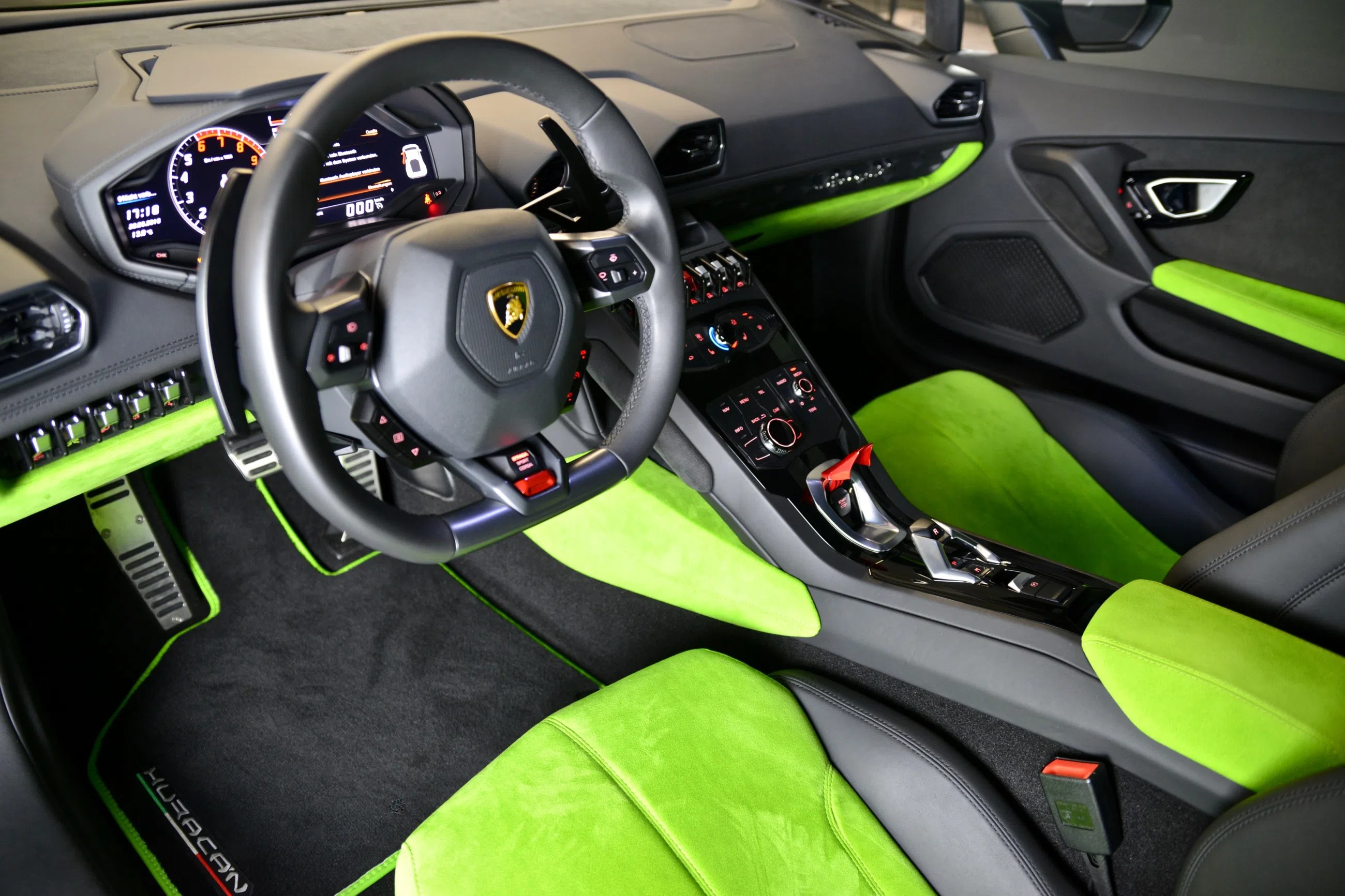 2020 Lamborghini Hurac LP610-4 interior, Black