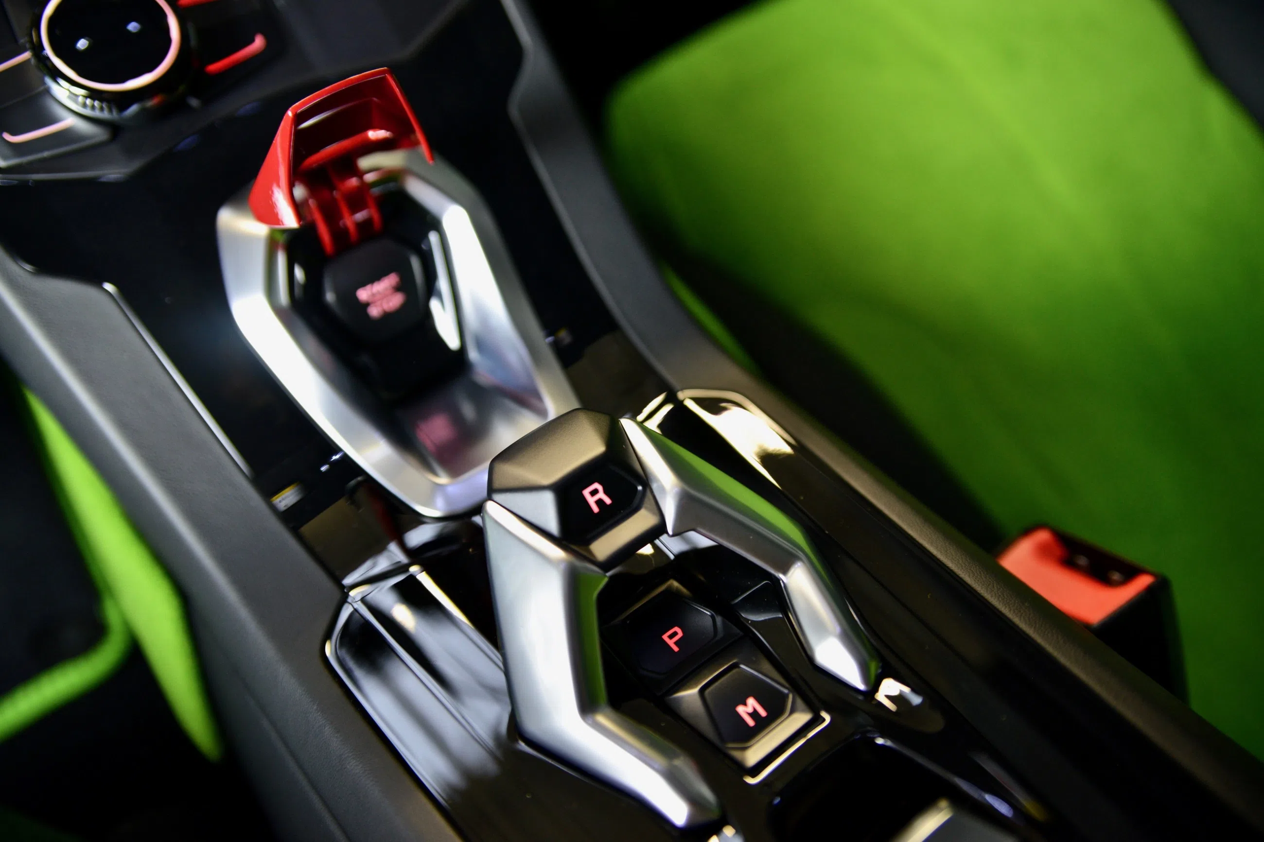 2020 Lamborghini Hurac LP610-4 interior, center console, Black