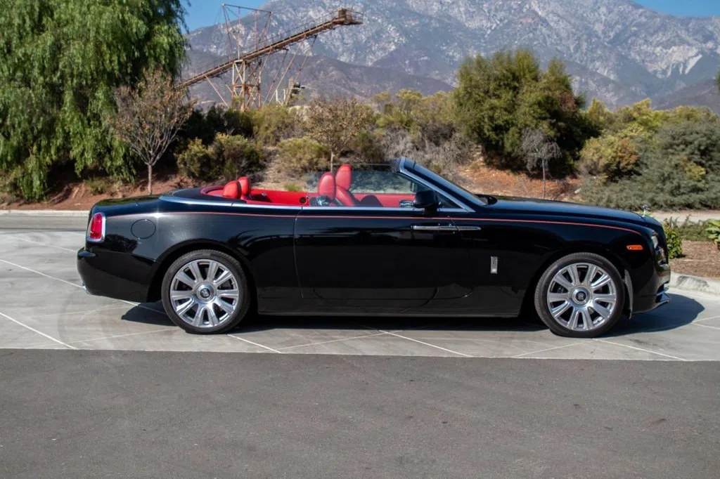 2016 Rolls-Royce Dawn, side profile, Black
