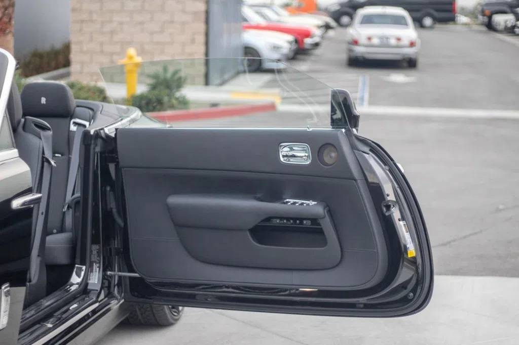 2016 Rolls-Royce Dawn, exterior, Black