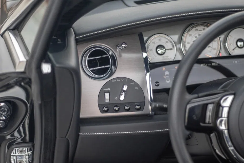 2016 Rolls-Royce Dawn interior, Black Leather