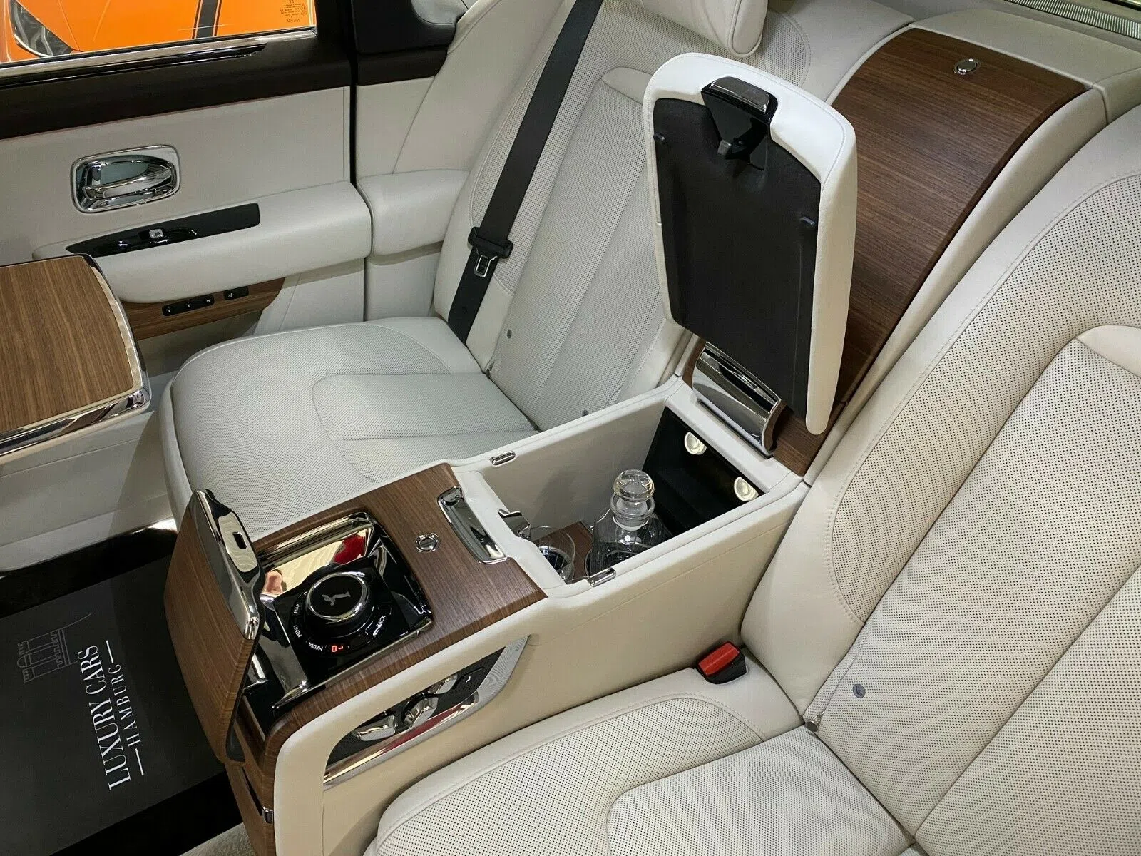 2020 Rolls-Royce Cullinan interior, seats, Beige