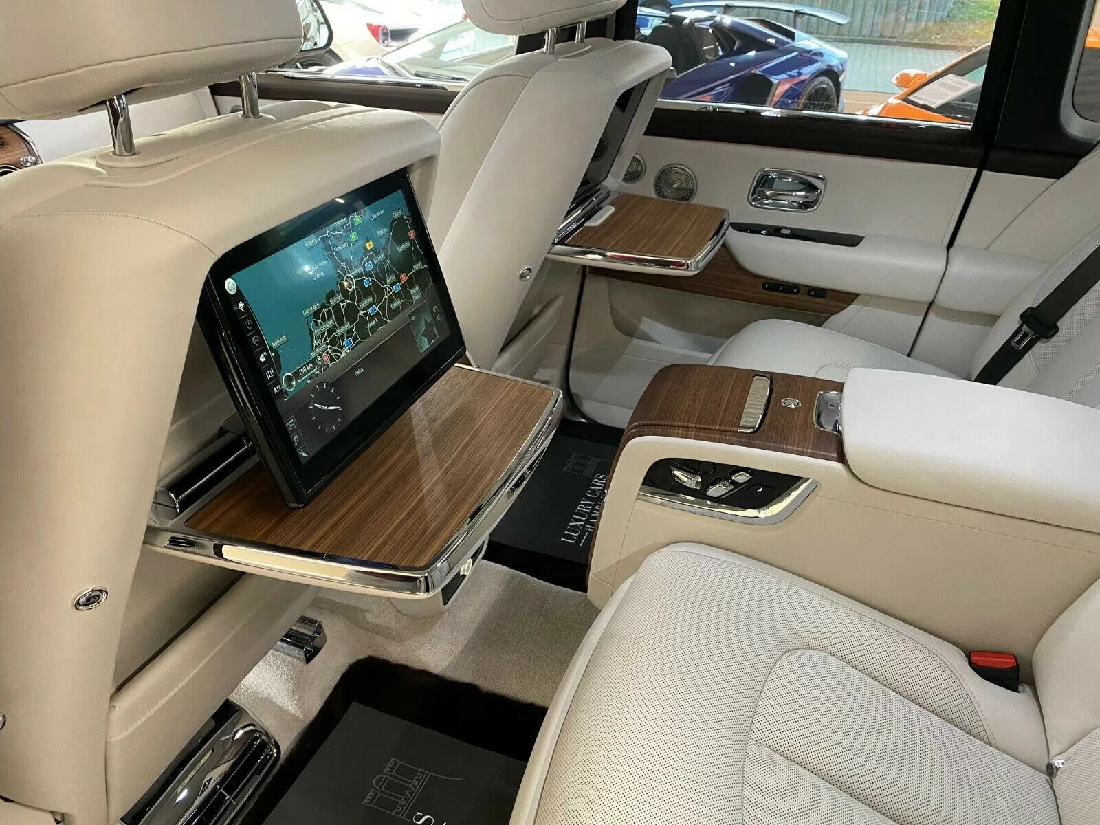 2020 Rolls-Royce Cullinan interior, seats, Beige
