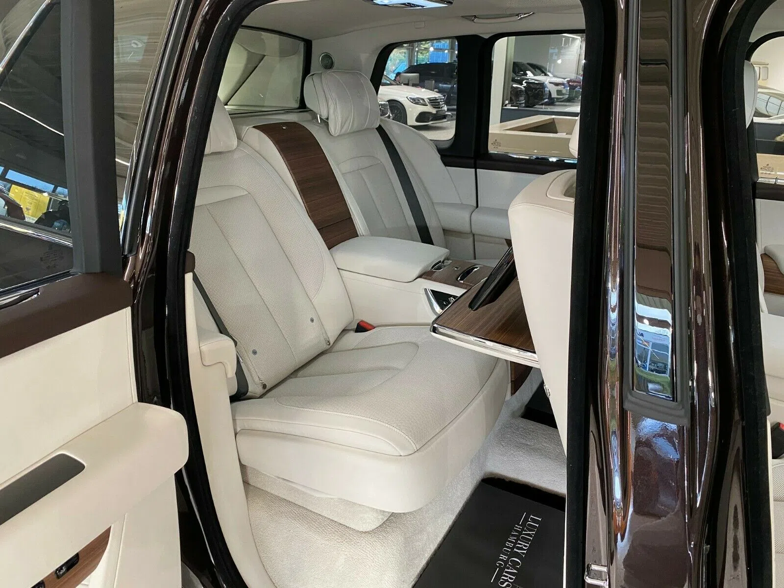 2020 Rolls-Royce Cullinan interior, seats, Beige