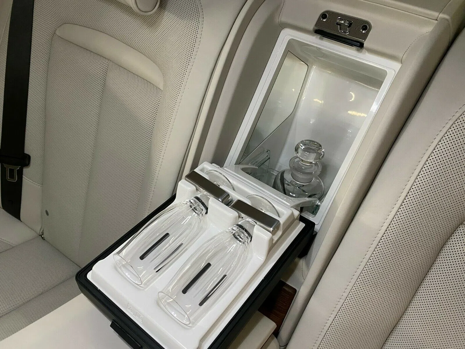 2020 Rolls-Royce Cullinan trunk