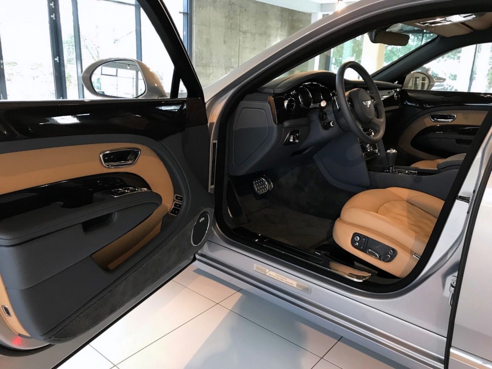 2016 Bentley Mulsanne Extended Wheelbase "Mulliner", 9/15