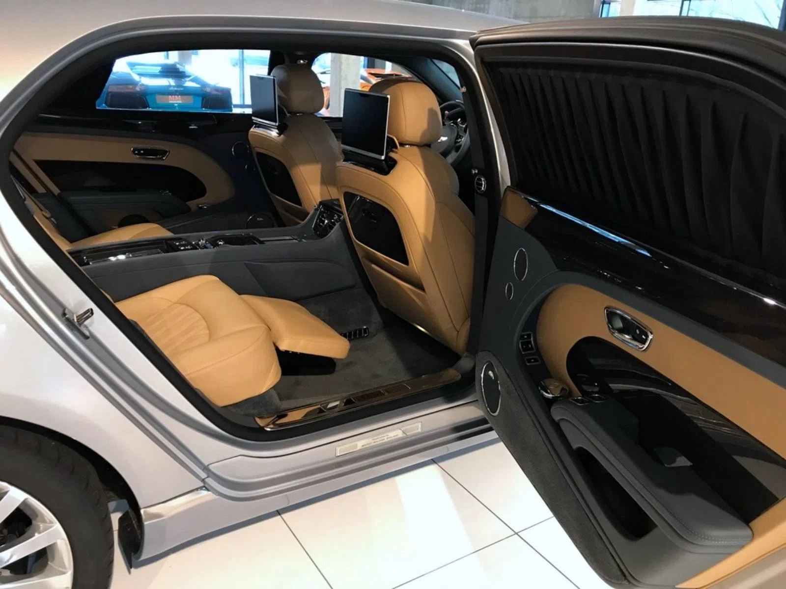 2016 Bentley Mulsanne Extended Wheelbase "Mulliner" interior, door panel