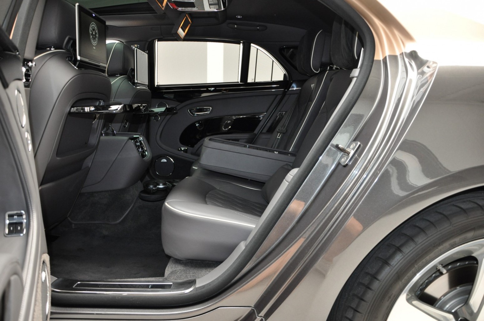 2017 Bentley Mulsanne Speed Mulliner Rose Gold over Magnetic metallic, 8/20