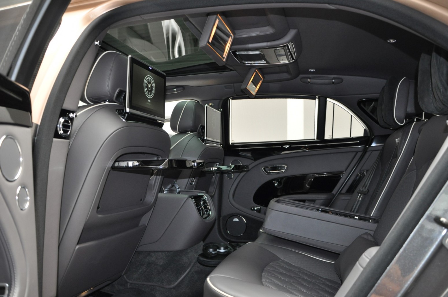 2017 Bentley Mulsanne Speed Mulliner Rose Gold over Magnetic metallic, 9/20