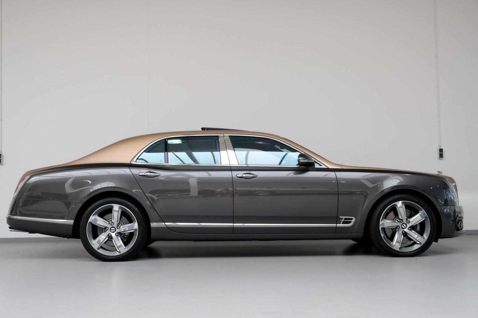 2017 Bentley Mulsanne Speed Mulliner Rose Gold over Magnetic metallic, 20/20