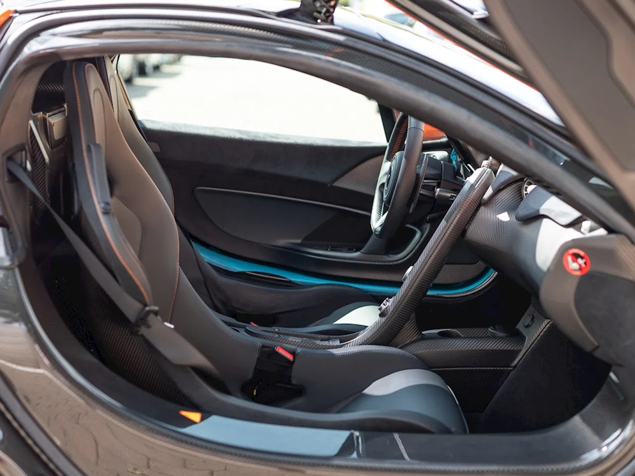 2015 McLaren P1 interior, Carbon Black Leather/Alcantara