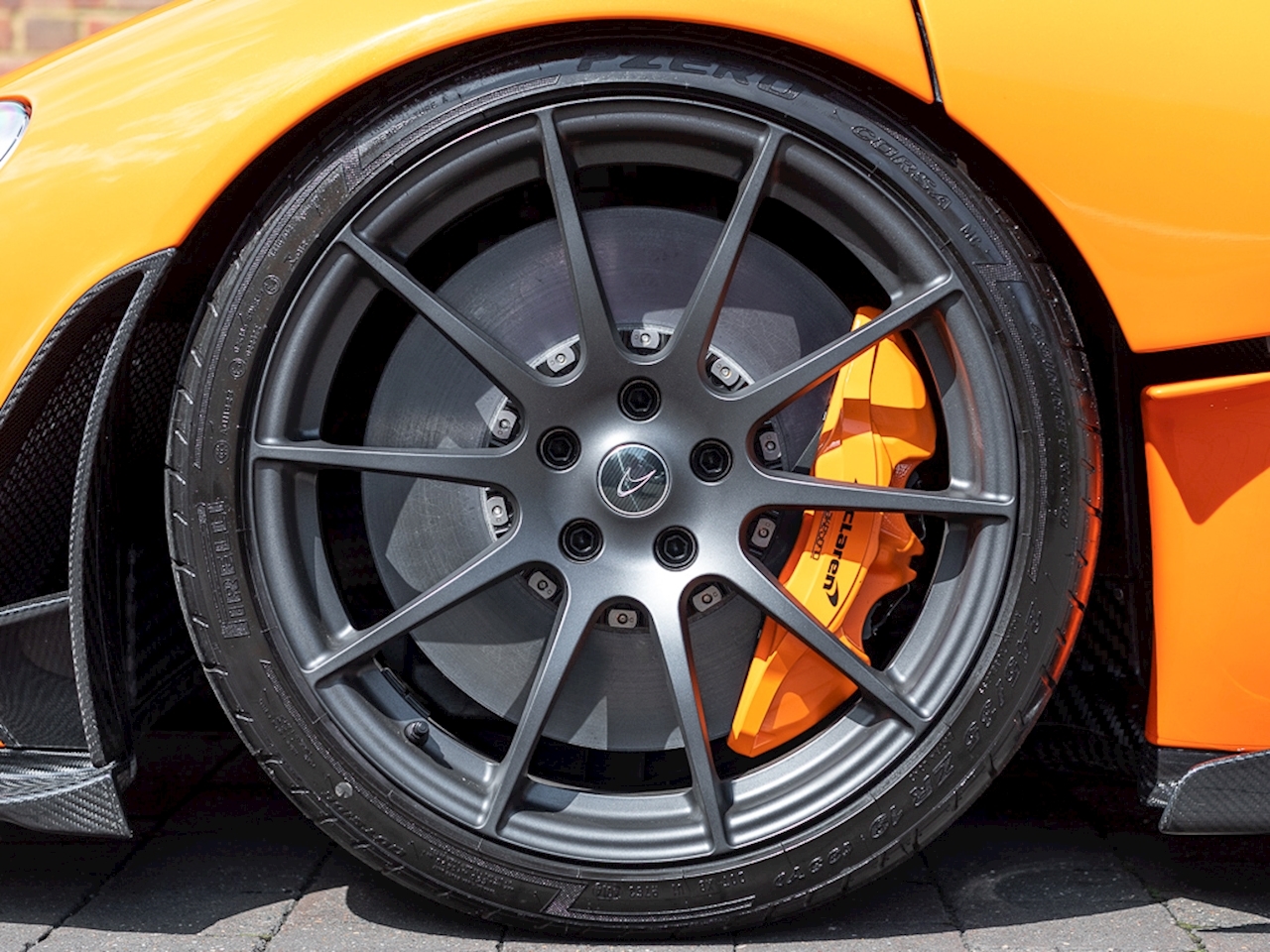 2015 McLaren P1, 19/20