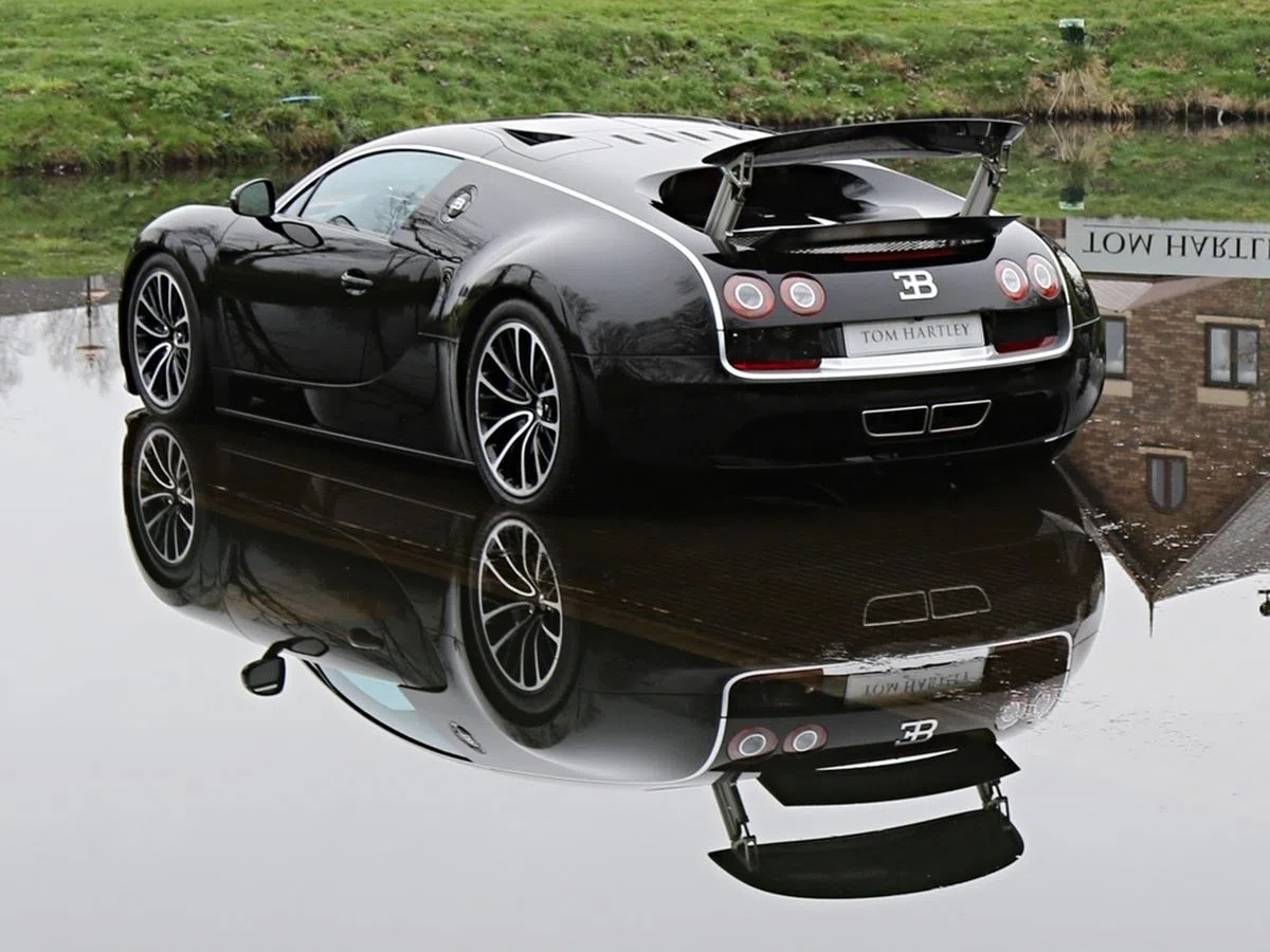 2011 Bugatti Veyron Supersport for sale, exterior, Black & Exposed Carbon