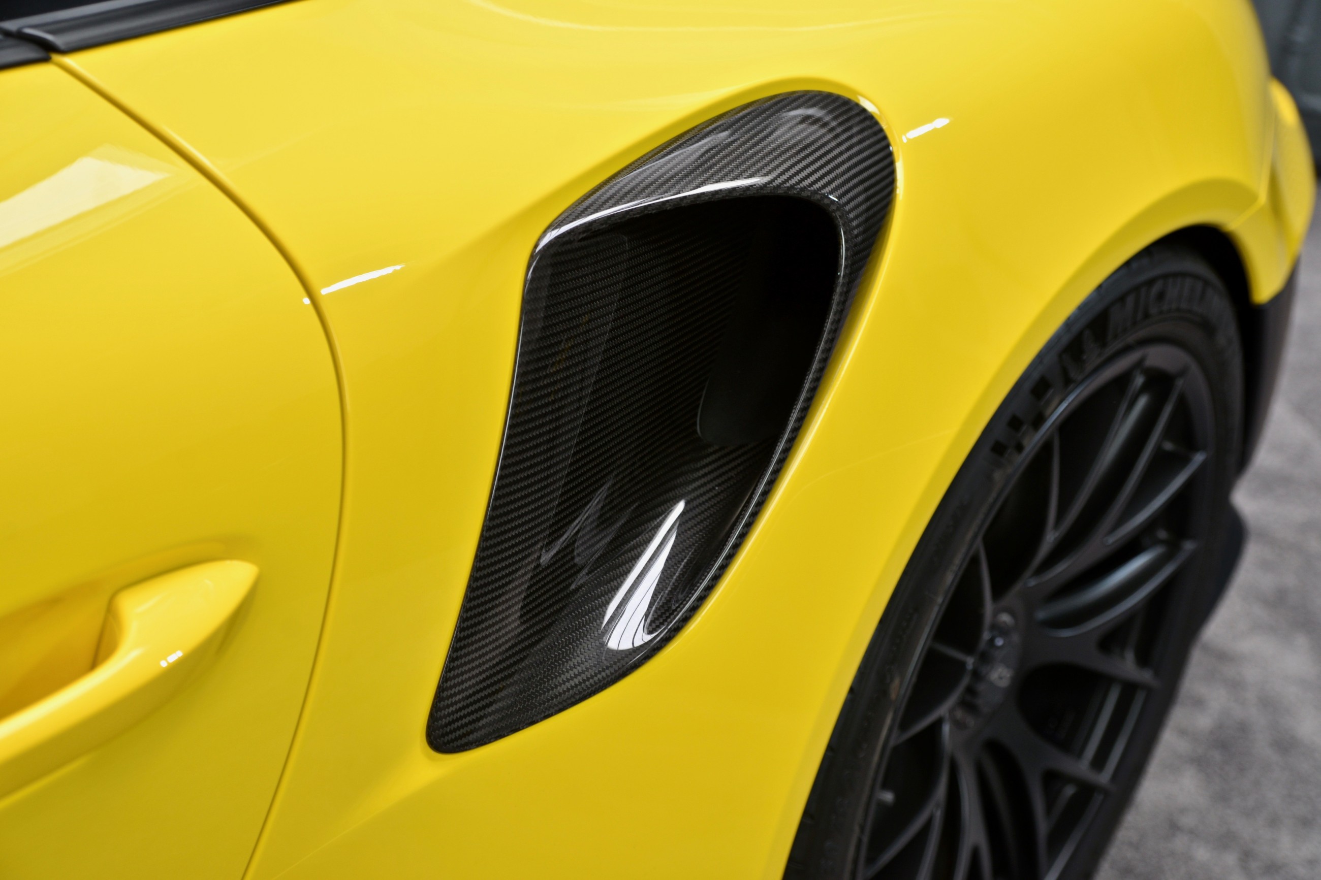 2020 Porsche 911 GT2 RS WEISSACH PACKAGE, 10/20