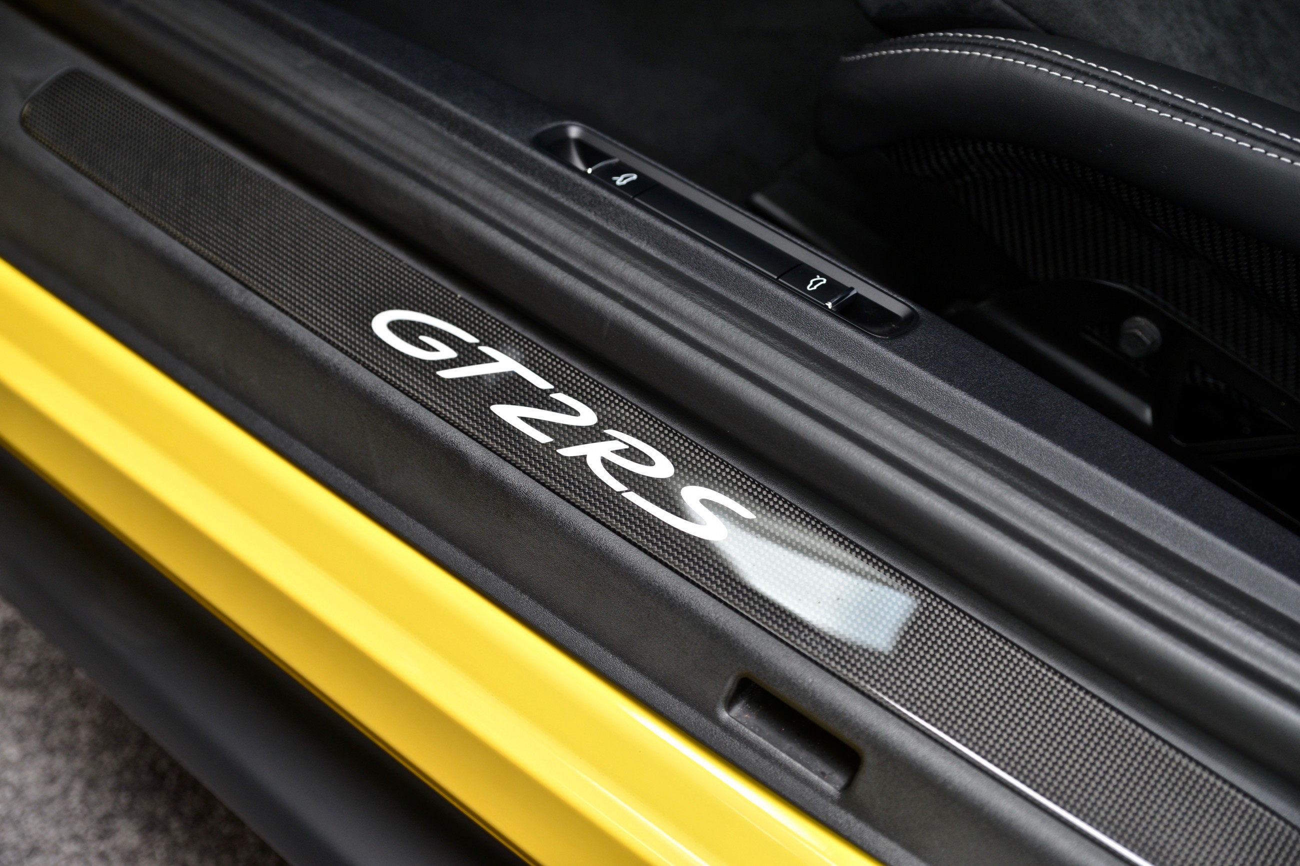 2020 Porsche 911 GT2 RS WEISSACH PACKAGE, 11/20