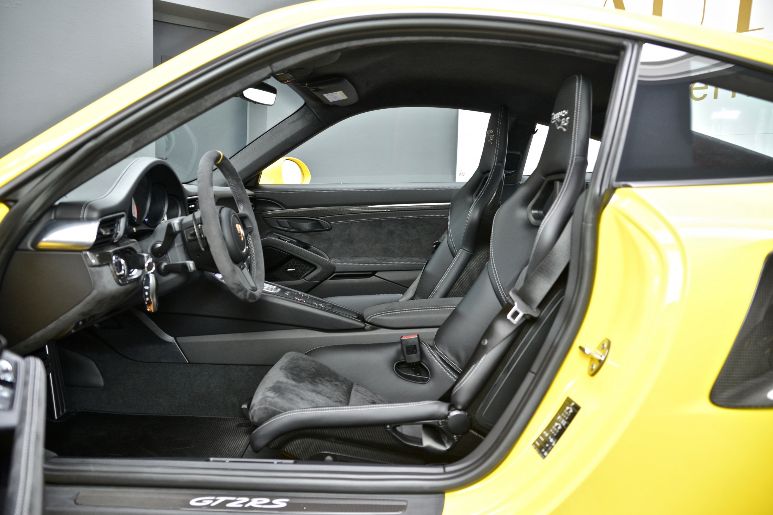 2020 Porsche 911 GT2 RS WEISSACH PACKAGE, 12/20