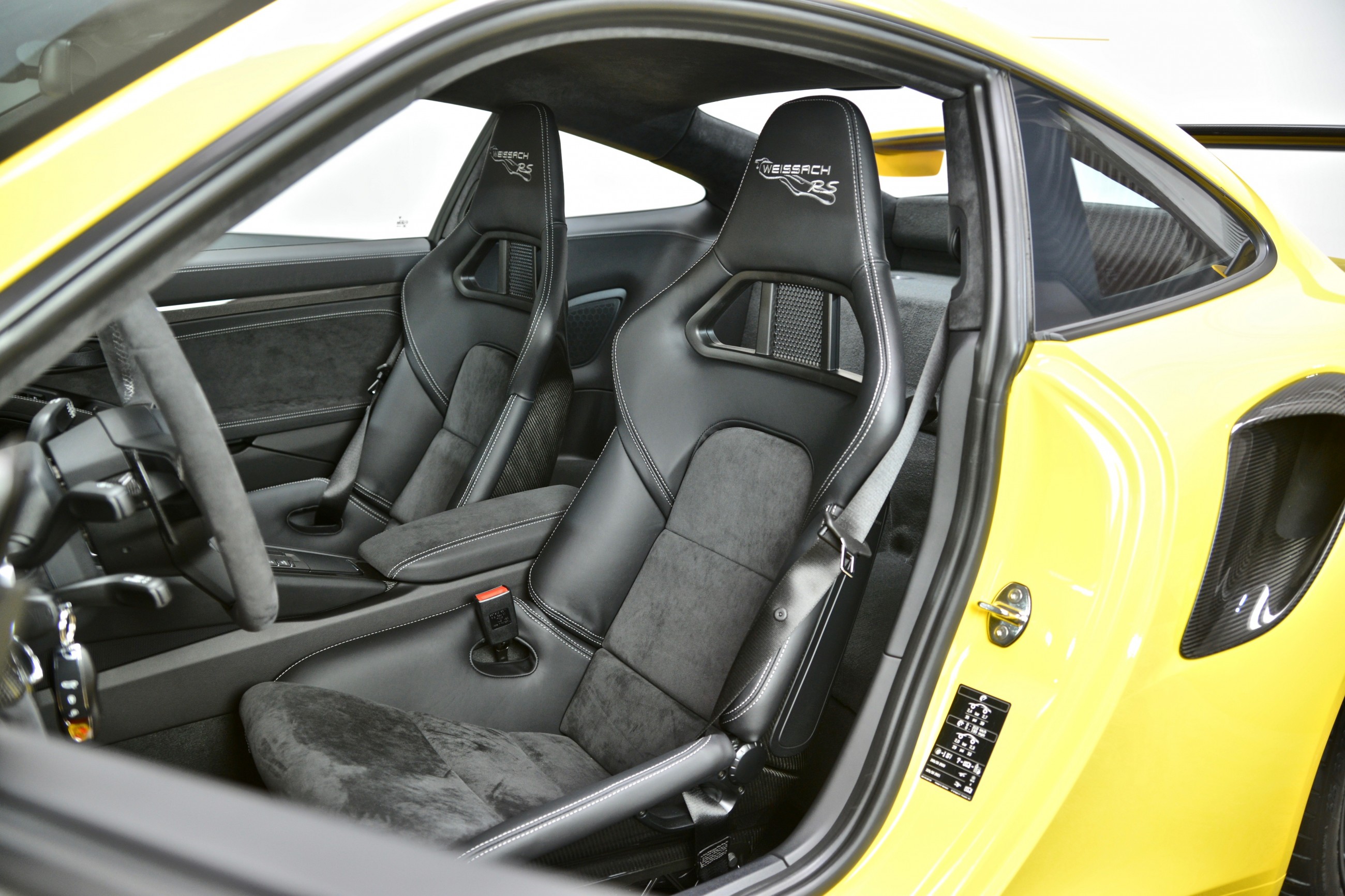 2020 Porsche 911 GT2 RS WEISSACH PACKAGE, 13/20