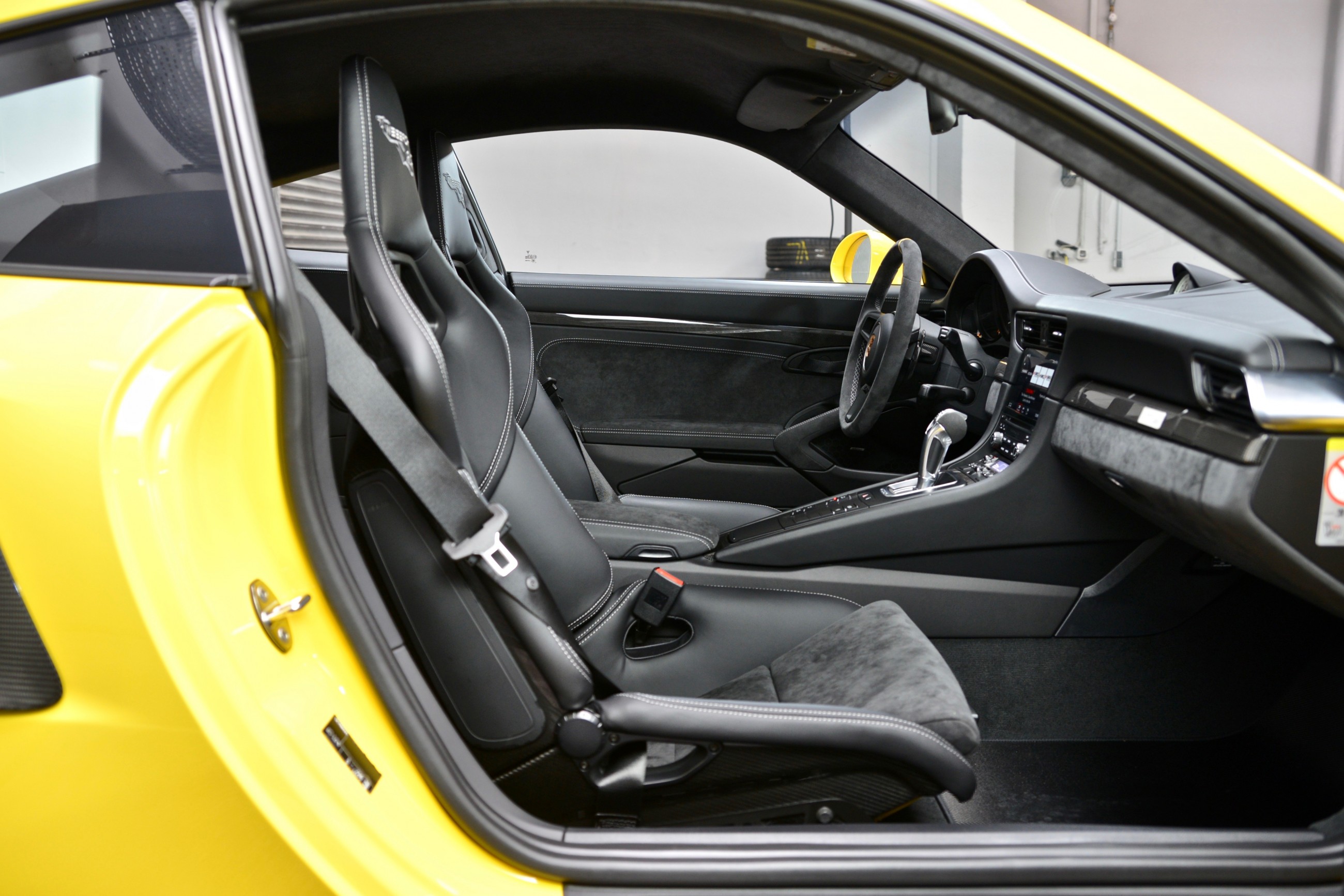 2020 Porsche 911 GT2 RS WEISSACH PACKAGE, 17/20