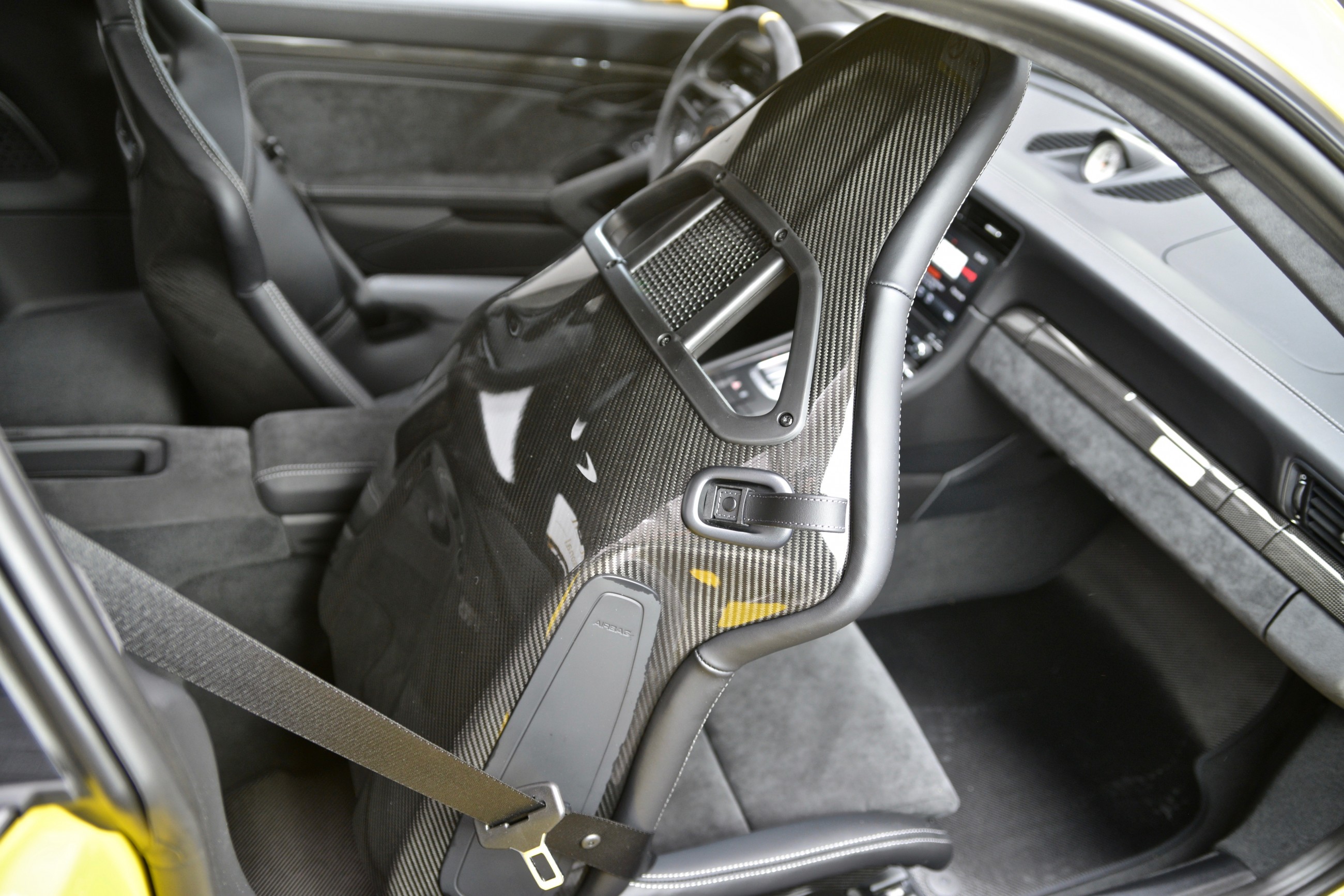 2020 Porsche 911 GT2 RS WEISSACH PACKAGE, 18/20