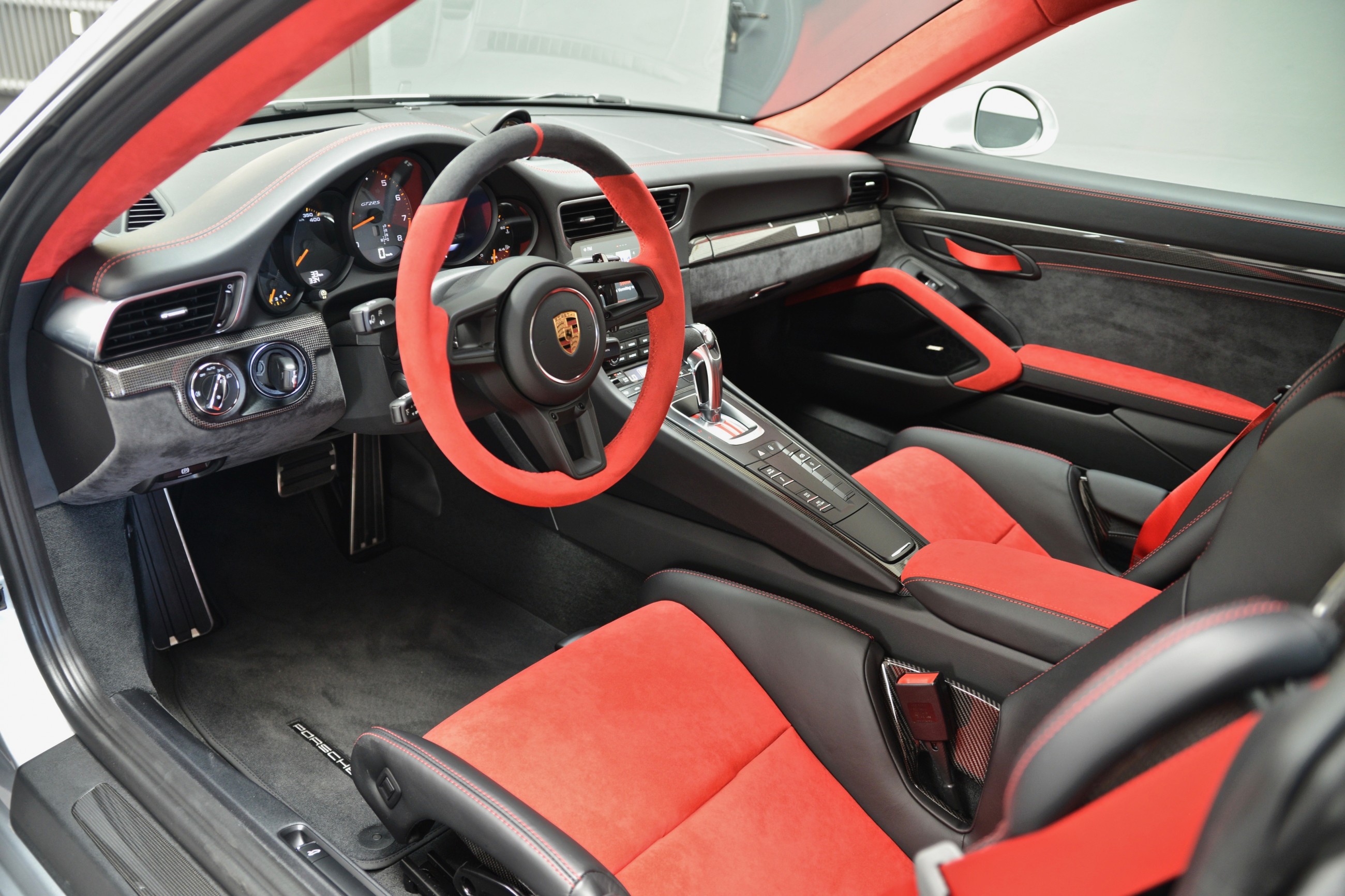2020 Porsche 911 GT2 RS WEISSACH PACKAGE, 11/20
