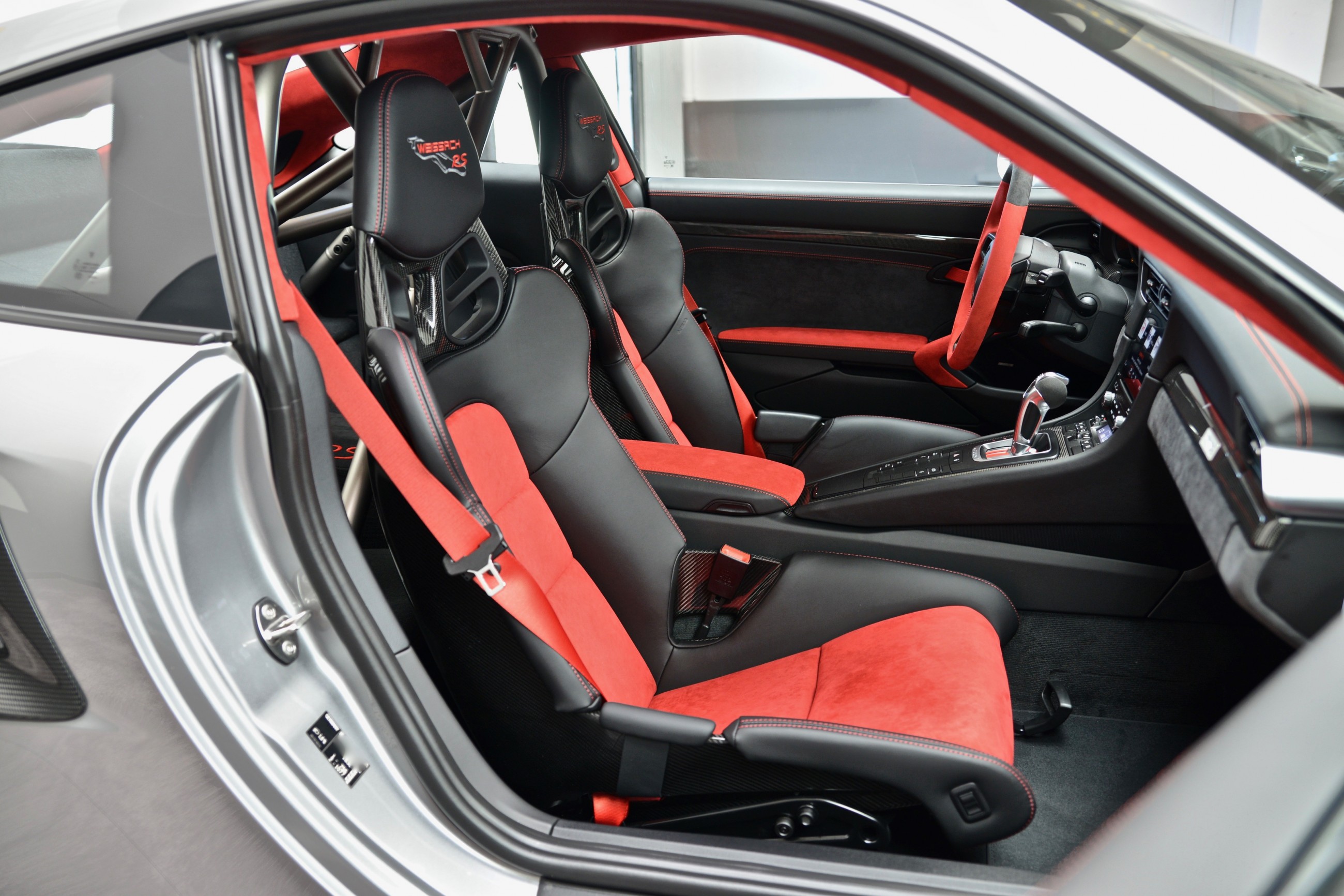 2020 Porsche 911 GT2 RS WEISSACH PACKAGE, 18/20