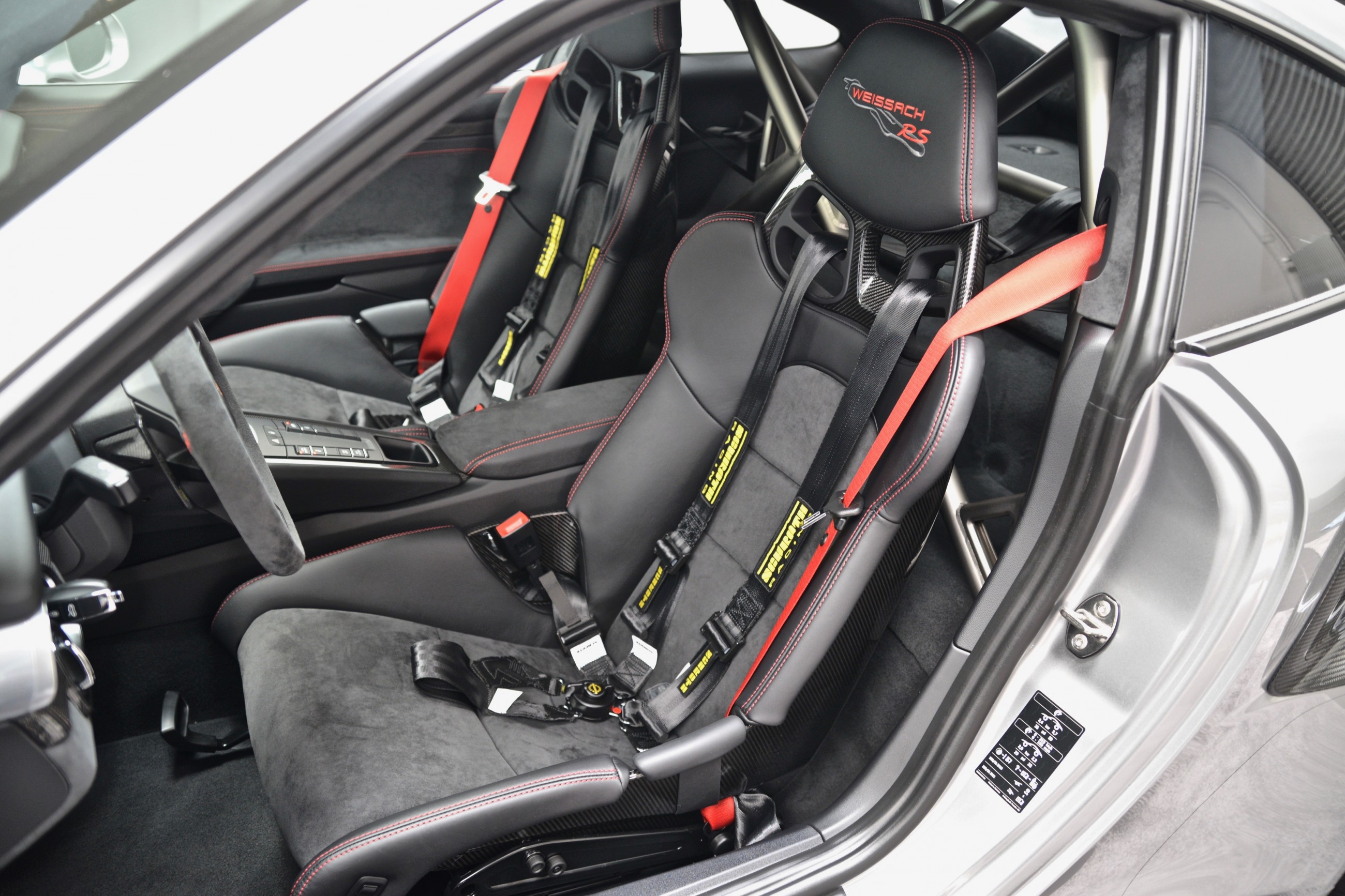 2020 Porsche 911GT2 RS WEISSACH PACKAGE, 4/20