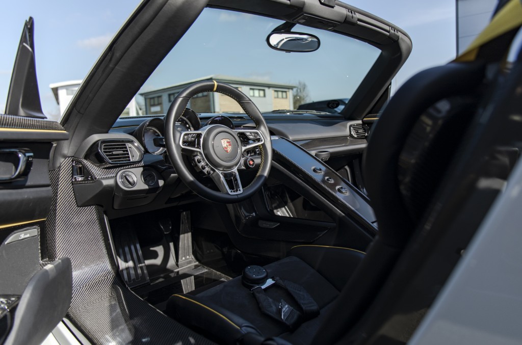 2015 Porsche 918 Spyder, 3/20