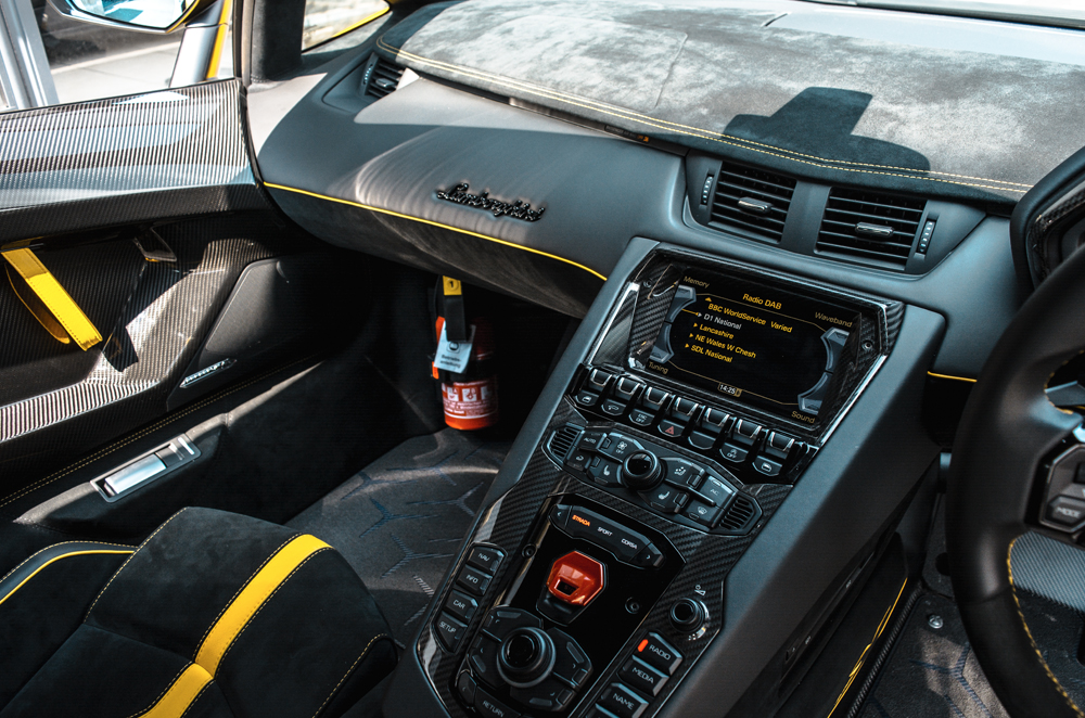 2016 LAMBORGHINI AVENTADOR 750-4 SUPERVELOCE, 15/19