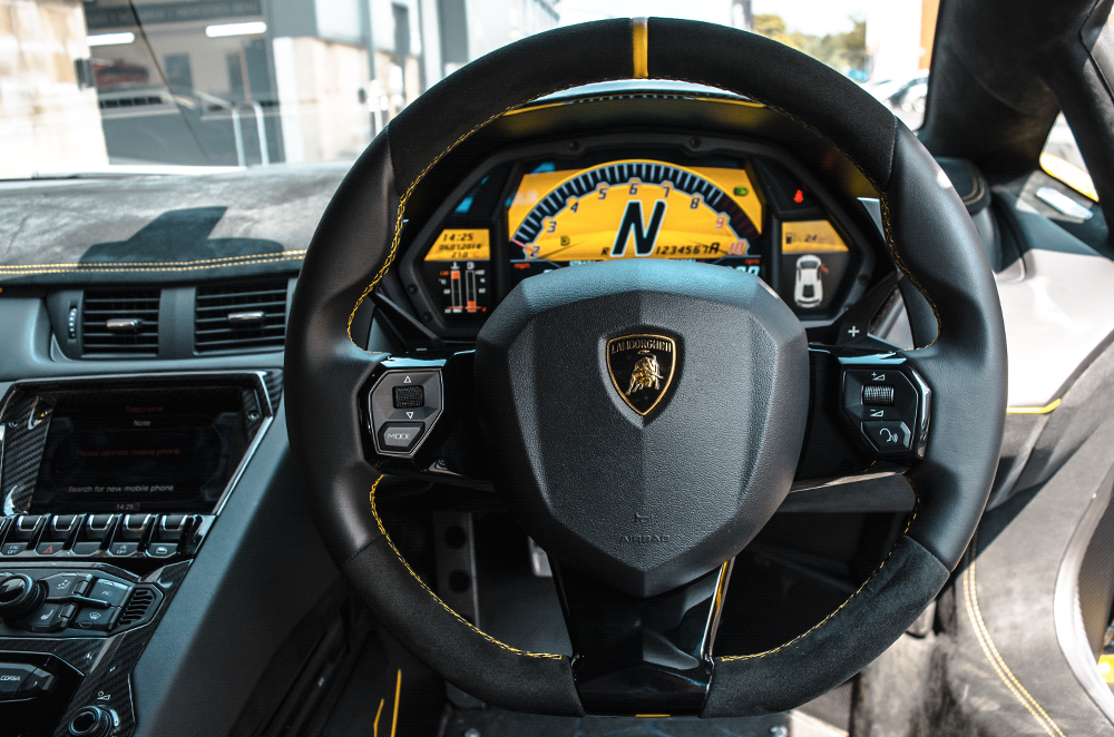 2016 LAMBORGHINI AVENTADOR 750-4 SUPERVELOCE, 18/19