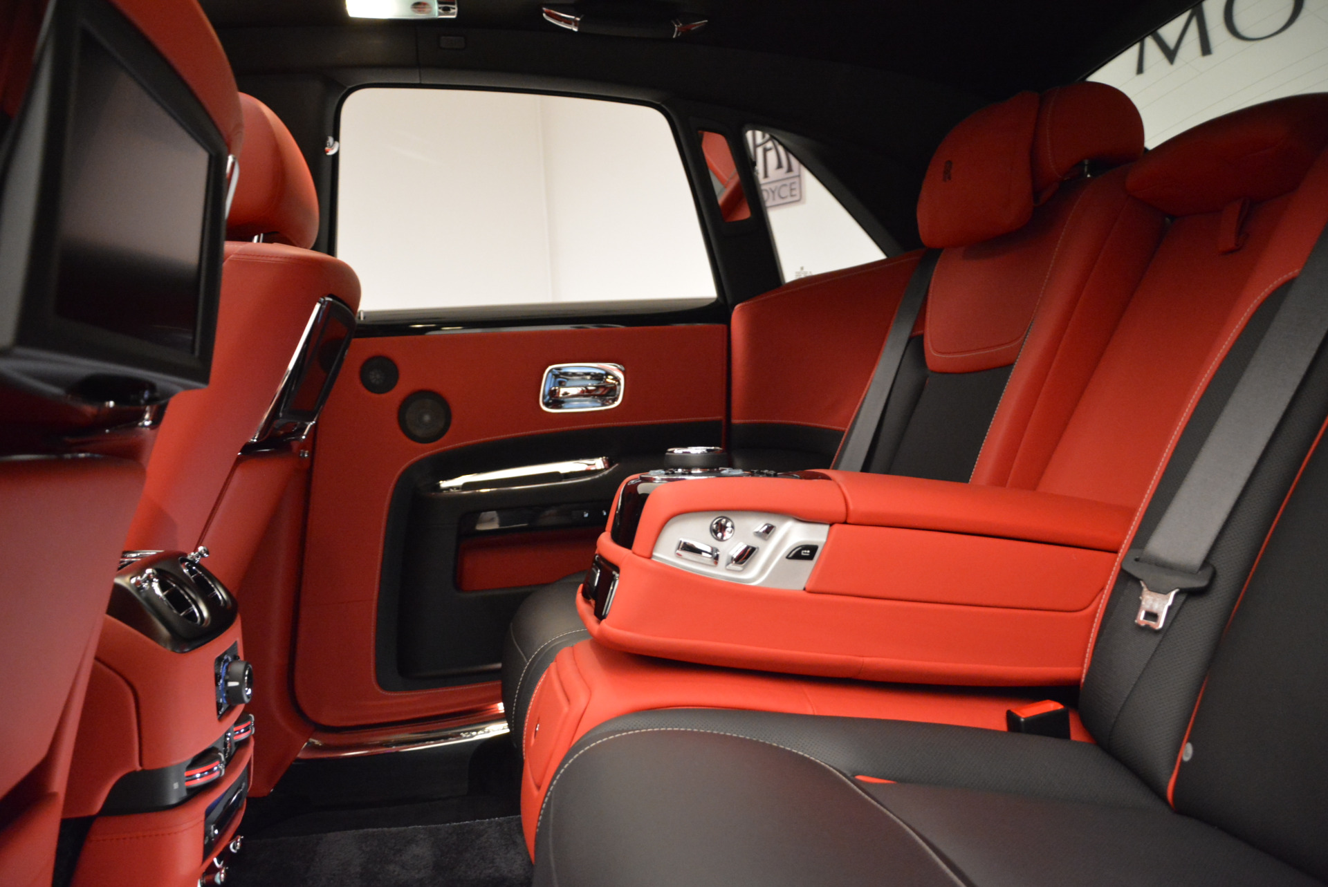 2017 Rolls-Royce Dawn Ghost Badge, 16/17