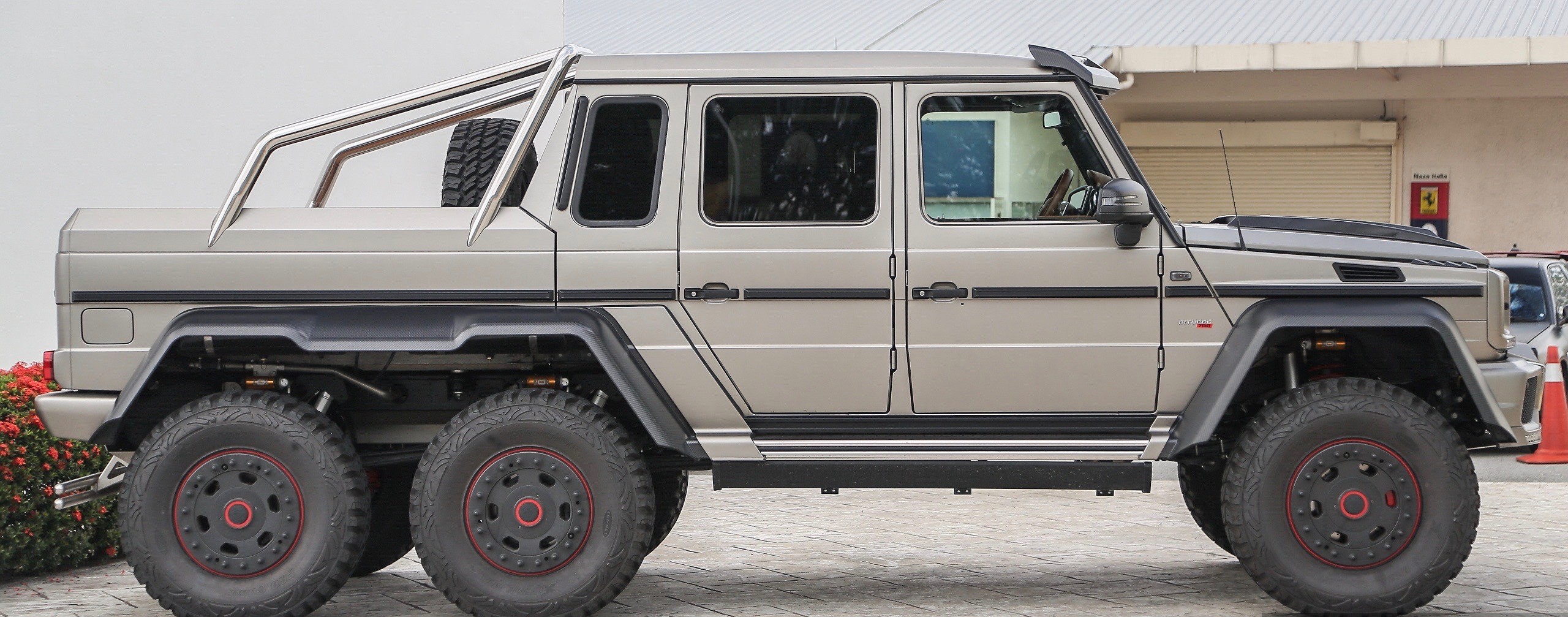BRABUS G 700 6x6