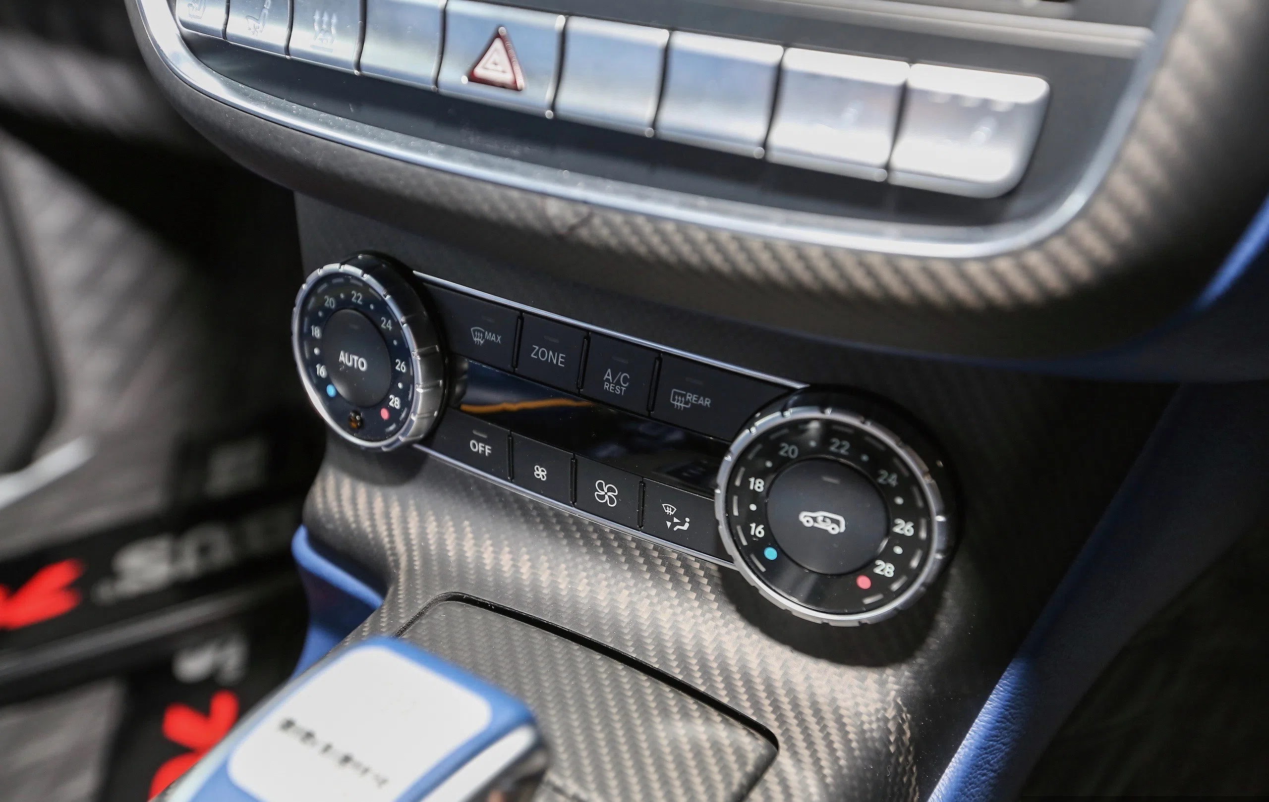 BRABUS G 700 6x6 interior, center console, Blue-Yellow